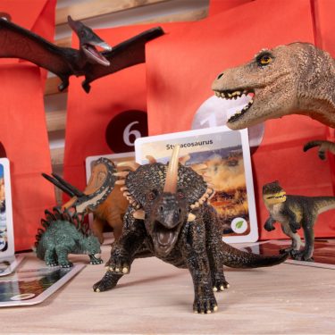 Julekalender for barn - Dinosaurer - 24 dinosaurfigurer og faktakort
