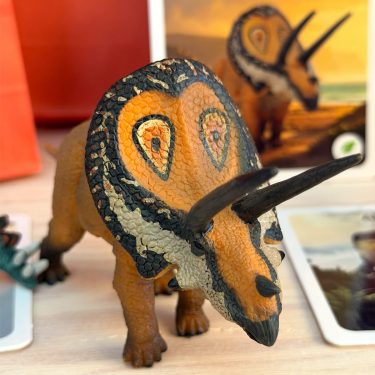 Julekalender for barn - Dinosaurer - 24 dinosaurfigurer og faktakort - Image 9